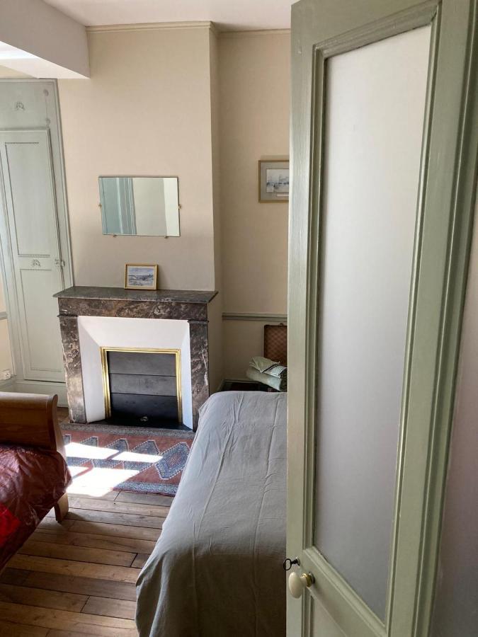 Et au pied coule une rivière, situation et vue idéales Auxerre Esterno foto